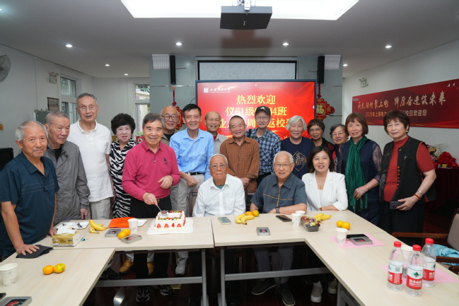 我校举行建校74周年校友返校日活动 我校举行建校74周年校友返校日活动