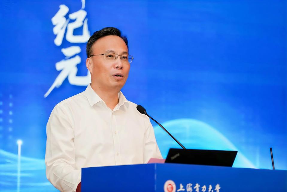 “光伏新纪元:光伏领域前沿技术迭代与新能源时代背景下高素质人才培养”主题论坛在我校举办 “光伏新纪元:光伏领域前沿技术迭代与新能源时代背景下高素质人才培养”主题论坛在我校举办