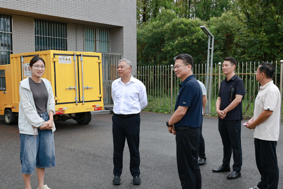 市教委副主任刘玉祥莅临我校指导新学期安全工作