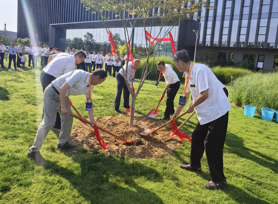 上海电力大学建校75周年“旗展神州•电传薪火”河南省传旗活动暨2026年河南校友年会举行 上海电力大学建校75周年“旗展神州•电传薪火”河南省传旗活动暨2026年河南校友年会举行