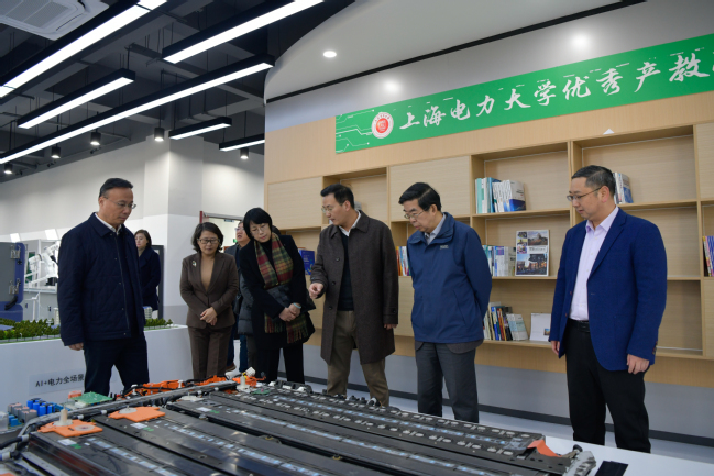 民进中央副主席、民进上海市委主委黄震一行来校调研 民进中央副主席、民进上海市委主委黄震一行来校调研